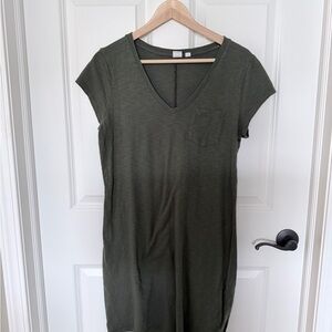 GAP Dark Green Women's Short Sleeve V-Neck Tee